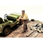 Preview: American Diorama 18013 Mechaniker Crew Figur offroad camel trophy Nr.3 1:18 limitiert 1/1000