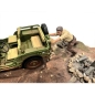 Preview: American Diorama 18015 Mechaniker Crew Figur offroad camel trophy Nr.5 1:18 limitiert 1/1000