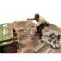 Preview: American Diorama 18016 Mechaniker Crew Figur offroad camel trophy Nr.6 1:18 limitiert 1/1000