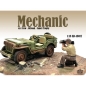 Preview: American Diorama 18017 Mechanic crew figure offroad camel trophy No.7 1:18 camera man limitiert 1/1000