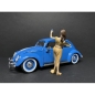 Preview: American Diorama 38325 Partygoers Frau mit Handy Figur 1:24 Figur 1/1000