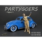 Preview: American Diorama 38325 Partygoers Frau mit Handy Figur 1:24 Figur 1/1000