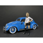 Preview: American Diorama 38327 Partygoers Frau in schwarzen Hotpants Figur 1:24 Figur 1/1000