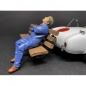 Preview: American Diorama 38333 Sitzender Mechaniker schlafend Figur 1:24 limitiert 1/1000