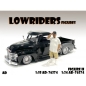 Preview: American Diorama 76274 Lowriderz II 1:18 Figur Mann mit Capy 1/1000 limitiert