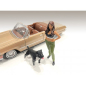 Preview: American Diorama 76276 Lowriderz IV 1:18 Figur Frau mit Hund 1/1000 limitiert