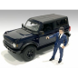 Preview: American Diorama 76307 Dealership Verkäufer I 1:18 Figur 1/1000 limitiert