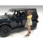 Preview: American Diorama 76309 Dealership Kundin II 1:18 Figur 1/1000 limitiert