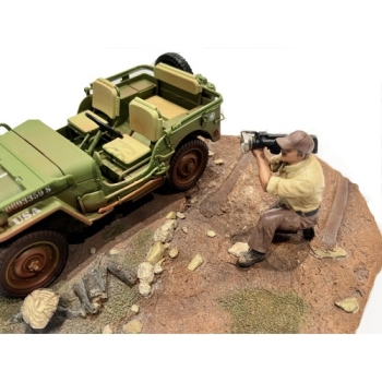 American Diorama 18017 Mechanic crew figure offroad camel trophy No.7 1:18 camera man limitiert 1/1000