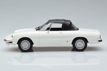 Norev 187882 Alfa Romeo 2000 Spider Cabrio white 1:18 Modellauto Modelcar