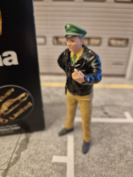 Polizist Stefan Figur 1:18 grün Deutsche Polizei 90er Jahre Modellauto Diorama Zubehör limitiert Exklusiv Modellbau-Klar Figurenmanufaktur