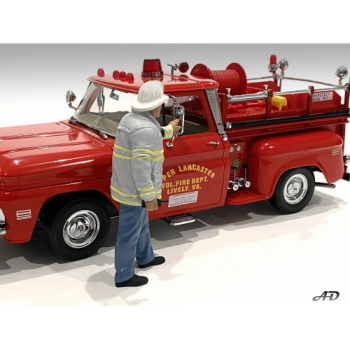 American Diorama 76318 Firefighters captain Feuerwehr Hauptmann 1:18 Figur 1/1000 limitiert