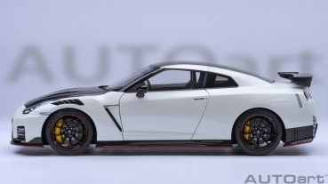 AUTOart Nissan NISMO R35 GT-R 2022 weiss Carbon 1:18 77501 Modellauto