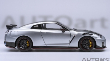 AUTOart Nissan NISMO R35 GT-R 2022 silber Carbon 1:18 77503 Modellauto