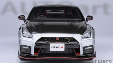 AUTOart Nissan NISMO R35 GT-R 2022 silber Carbon 1:18 77503 Modellauto