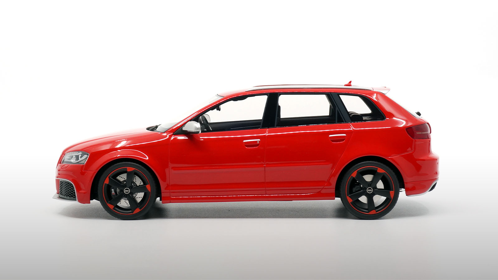 Modellbau Klar De Dna Audi Rs3 8p Sportback Schwarze Felgen 1 18 Misano Rot Limitiert 1 3 Modellauto