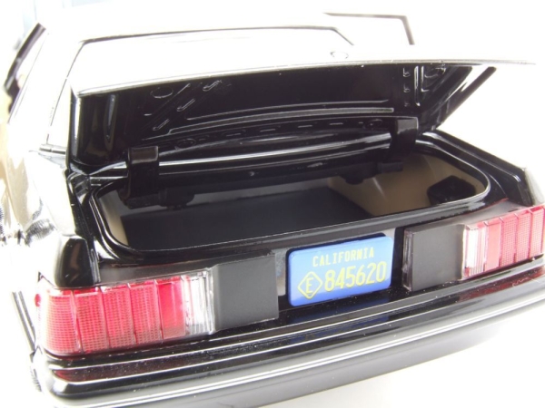 Greenlight 1982 Ford Mustang SSP Police California Highway Patrol 1:18 Modelcar 13600