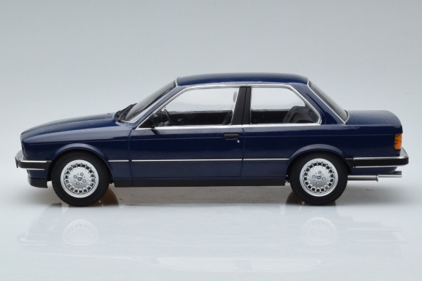 Minichamps 155026009 BMW 323i E30 1982 blau 1:18 Modellauto