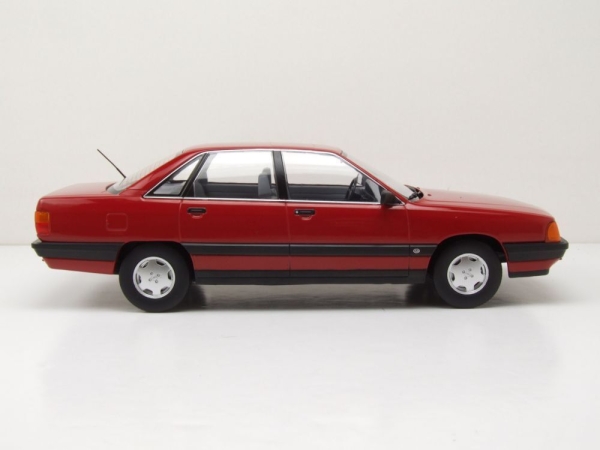 Triple9 1800351 Audi 100 2.3E C3 Typ 44 1989 tornado hellrot 1:18 Modellauto