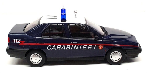 Triple9 1800385 Alfa Romeo 155 1996 Carabinieri 1:18 limitiert 1/1002 Modellauto