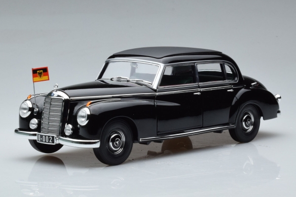 Norev 183707 Mercedes-Benz 300 1955 schwarz Konrad Adenauer 1:18 Modellauto