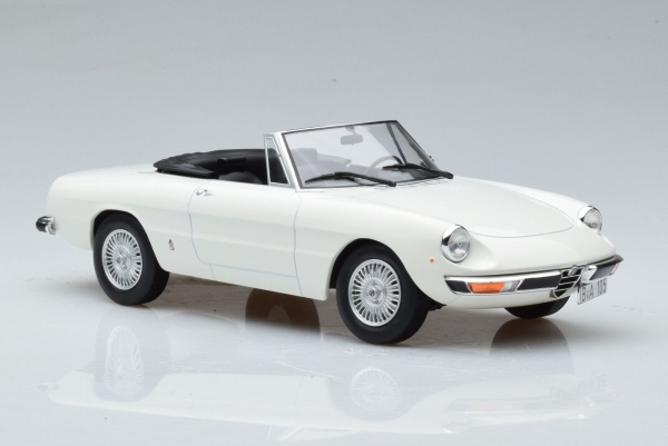 Norev 187882 Alfa Romeo 2000 Spider Cabrio white 1:18 Modellauto Modelcar