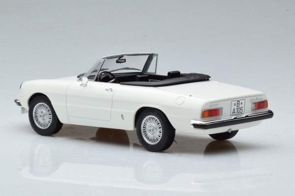 Norev 187882 Alfa Romeo 2000 Spider Cabrio white 1:18 Modellauto Modelcar