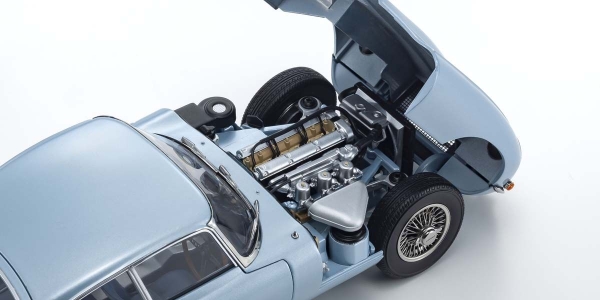 Kyosho 08954SBL Jaguar E-Type RHD 1961 silver-blue-metallic 1:18 Modellauto