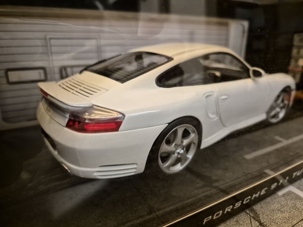 Porsche 911 996 Turbo Techart GT Street XL Version 1:18 weiss limited 1/500 Modellauto Hotworks Racing HW-80007