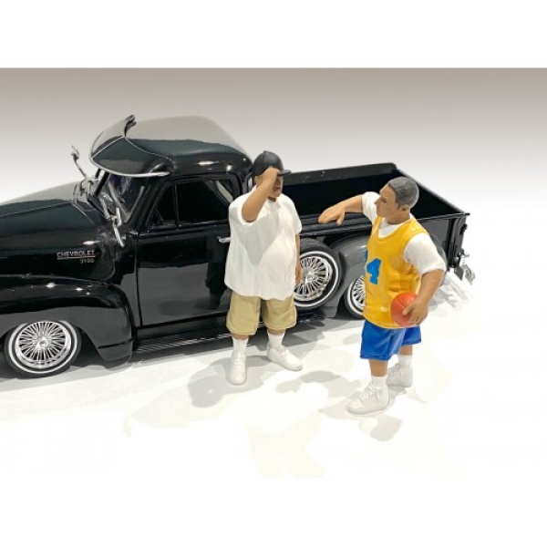 American Diorama 76275 Lowriderz III 1:18 Figur Mann mit Basketball 1/1000 limitiert