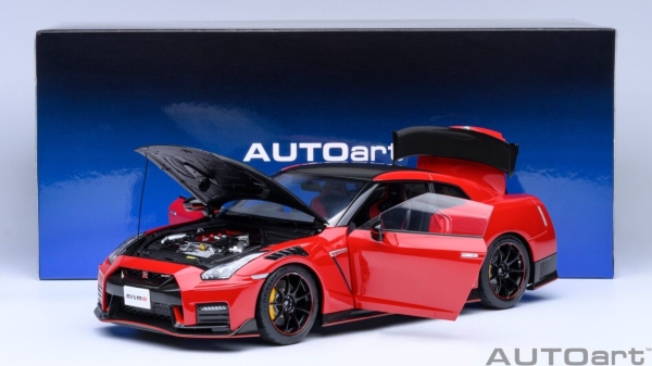 AUTOart Nissan NISMO R35 GT-R 2022 rot Carbon 1:18 77502 Modellauto