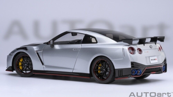 AUTOart Nissan NISMO R35 GT-R 2022 silber Carbon 1:18 77503 Modellauto