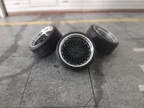 SD Felgen 18 Zoll "ALU" BBS E50 schwarz 33mm 1:18 Modellauto Tuning