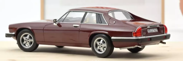 Norev 182621 Jaguar XJ-S 5.3 H.E. Coupe 1982 rot metallic 1:18 Modellauto - limitiert/exklusiv