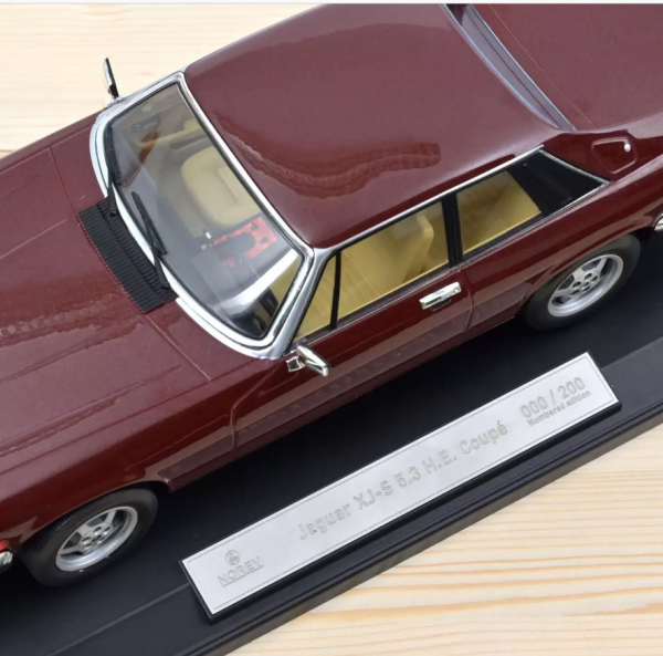 Norev 182621 Jaguar XJ-S 5.3 H.E. Coupe 1982 rot metallic 1:18 Modellauto - limitiert/exklusiv